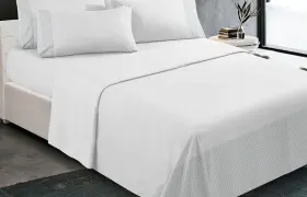 Choosing the Right Bedding for Hotels: A Guide for Comfort & Durability
